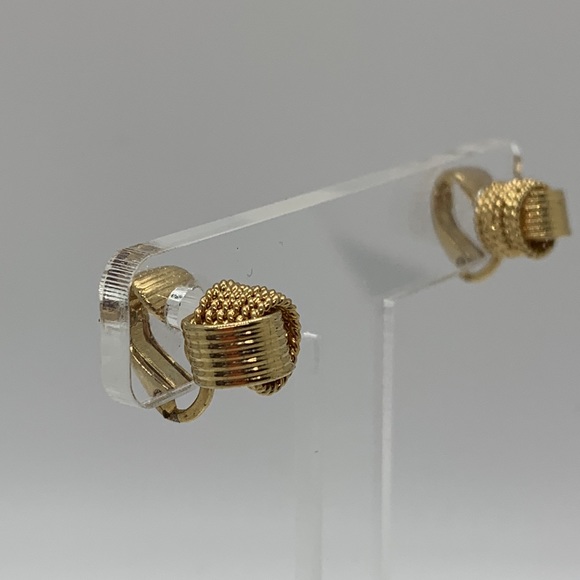 Vintage Avon Gold Tone Knot Clip on Earrings - Picture 4 of 10